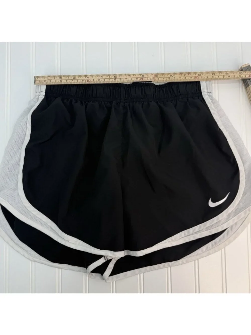 Nike Dri-Fit Athletic Shorts Women's Black/White Lined Mesh Side Running Size L